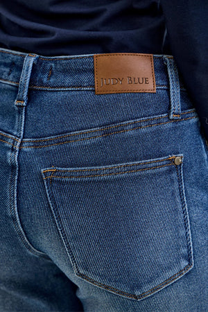 Judy Blue Mid Rise Billie Boyfriend Jean in Dark Cozy Indigo