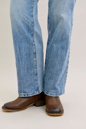 Judy Blue Mid Rise Rigid Magic Straight Leg Jeans