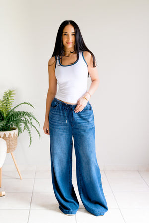 Blue Daisy Power Tank by Yelete
