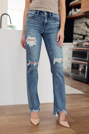 Judy Blue Mid Rise Destroyed Straight Jeans in Medium Wash
