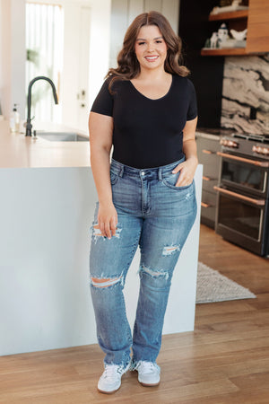 Judy Blue Mid Rise Destroyed Straight Jeans in Medium Wash