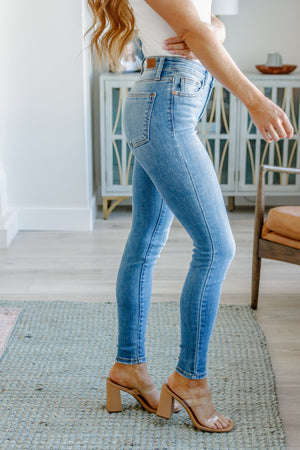 Judy Blue Mid Rise Vintage Skinny Jeans - size 24