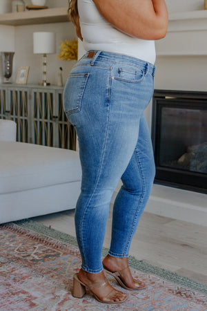 Judy Blue Mid Rise Vintage Skinny Jeans - size 24