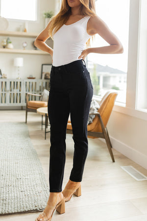Judy Blue Mid Rise Slim Non Distressed Jeans in Black - size 24
