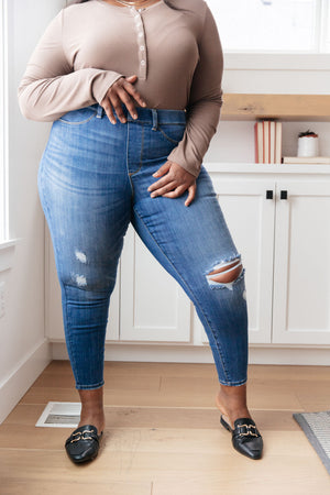 Judy Blue Mid Rise Distressed Skinny Pull On Jegging Jean